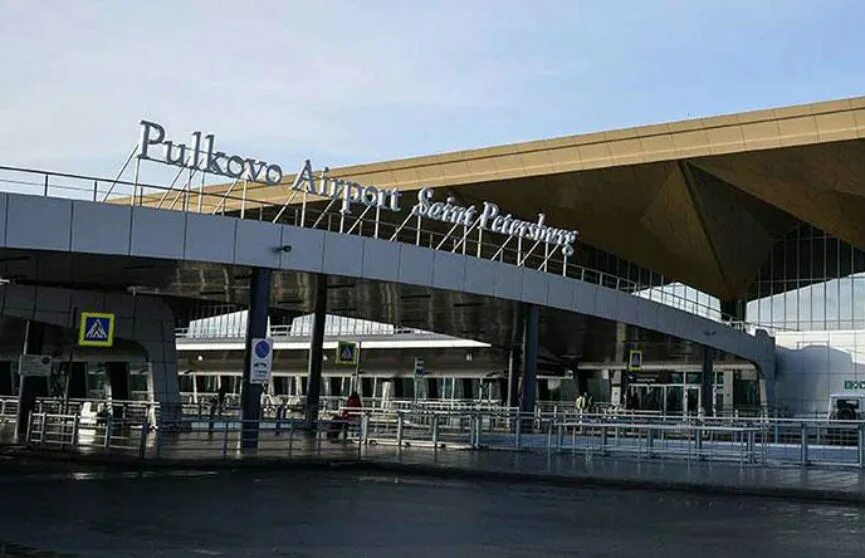 Аэропорт пулково санкт-петербург. Аэропорт пулково пулковское шоссе. Аэропорт пулково снаружи. Жд пулково. Аэропорт пулково 1.