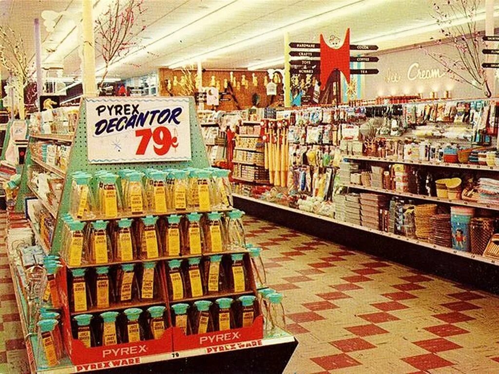 Shorts the moscow grocery store. Магазин в США 1950. Супермаркеты в 80е США. США супермаркеты 50-х. Супермаркет в США 50е годы.