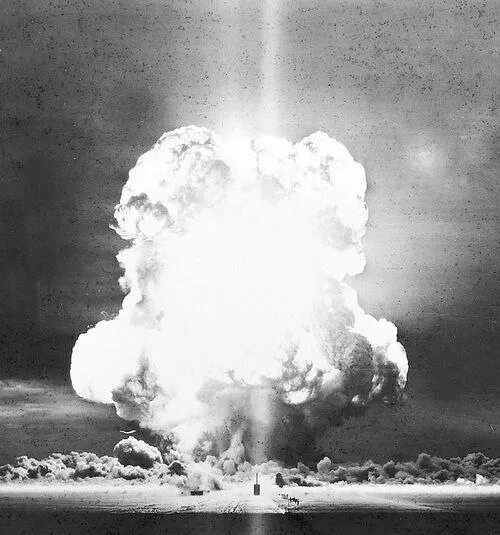 Испытание первой атомной. Ядерная бомба СССР РДС 1. Испытание первой атомной бомбы в СССР. РДС-1. Первая Советская атомная бомба 1949. Атомная бомба СССР 1949.