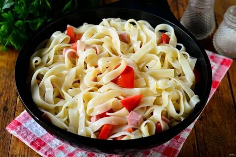 Лапша с колбасой