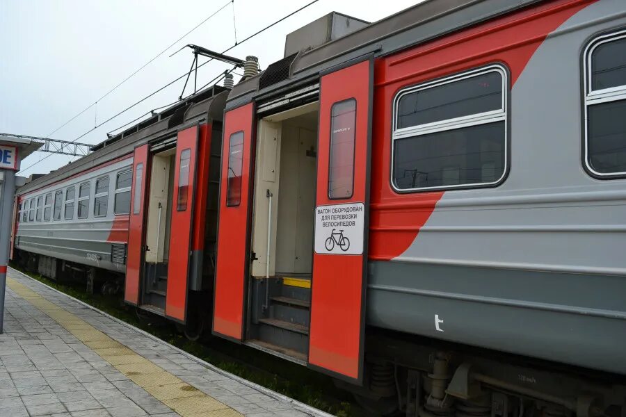 Эр9т-731 чернобыль. Станция михайловский завод свердловская область. Электропоезд эд9э. Вл60кп-808. Электропоезд дружинино.