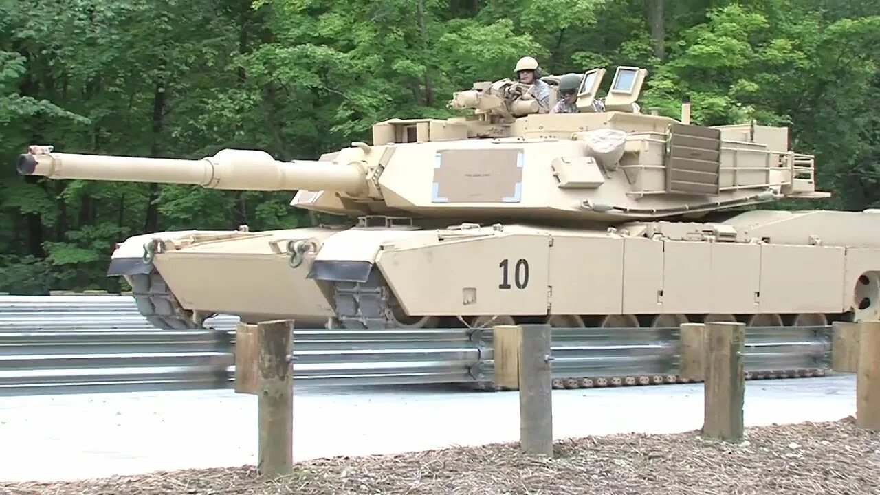 Цена танка абрамс 2023. Танк m1 Abrams. Танк Абрамс м1а1. M1a2 «Абрамс» т90. Танка m1 Abrams.