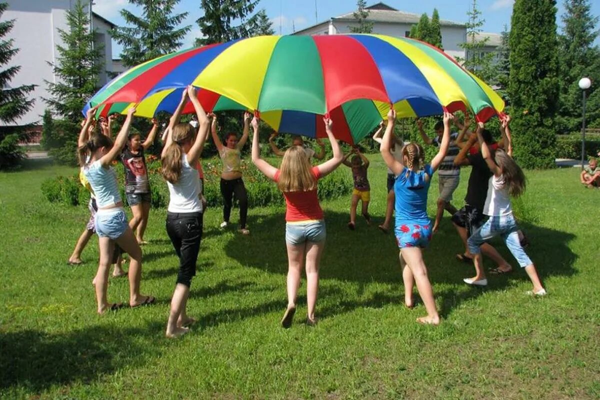 Дети в лагере. Организация отдыха в летнем лагере. Лагерь вершина архыз. Летний оздоровительный лагерь. Детский летний лагерь.