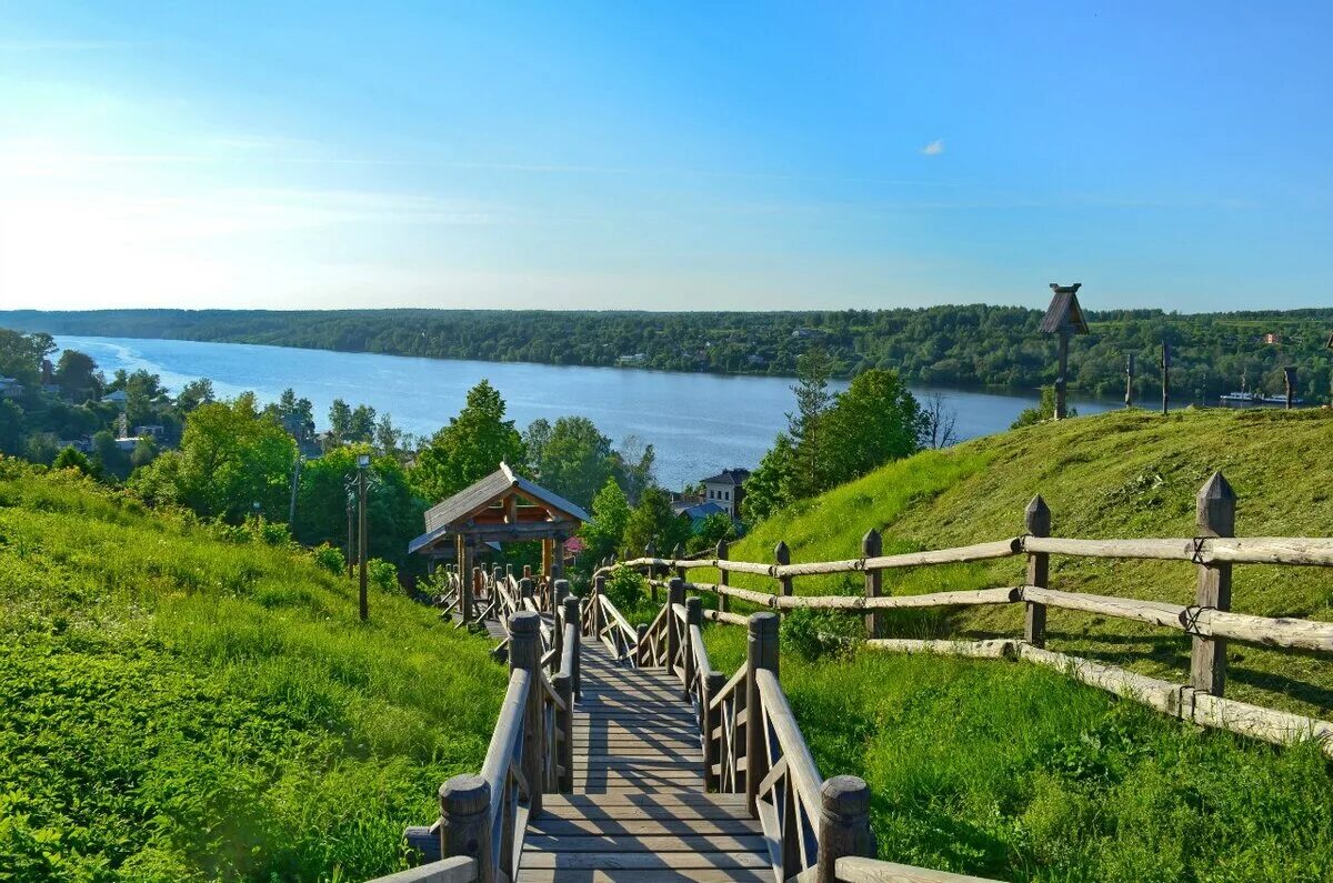 интересные города на волге. интересные города на волге. г плес ивановской области. красивые города на волге. река волга в городе плёсе.