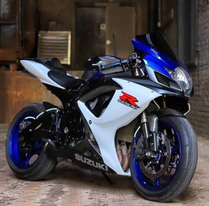 Honda gsxr 600. Suzuki gsx-s125. Мотоцикл спортивный судзуки. Сузуки спорт мотоцикл. Suzuki gsxr 600.