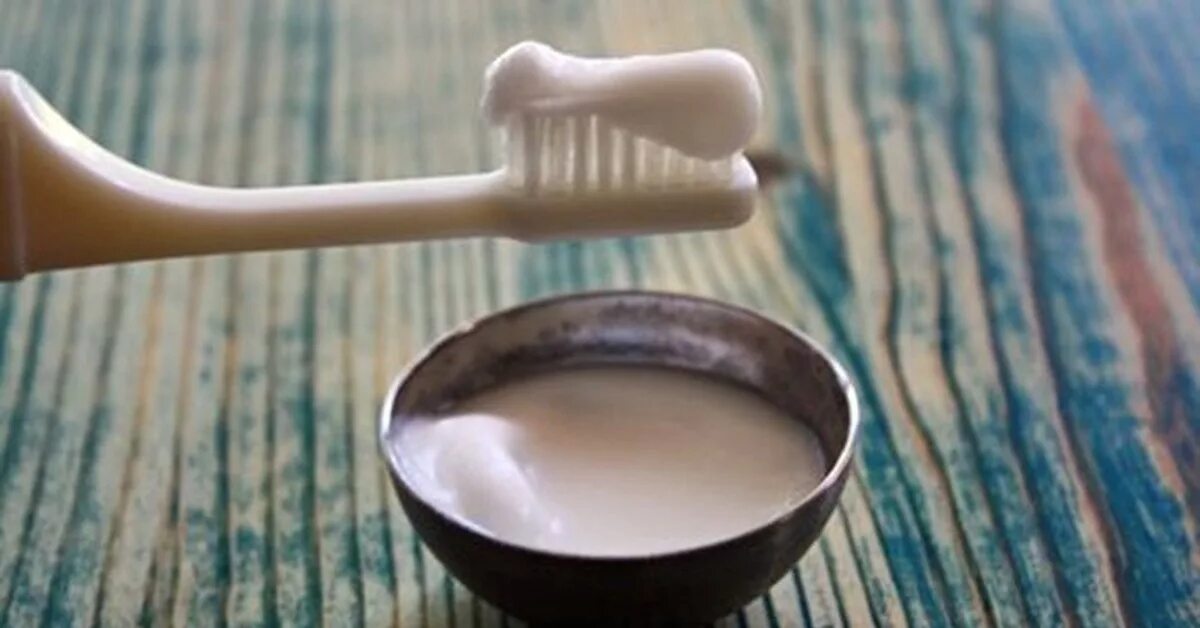 Самодельная паста. Паста Baking Soda. Зубная паста из глины. Натуральная зубная паста домашняя. Домашняя паста для зубов.