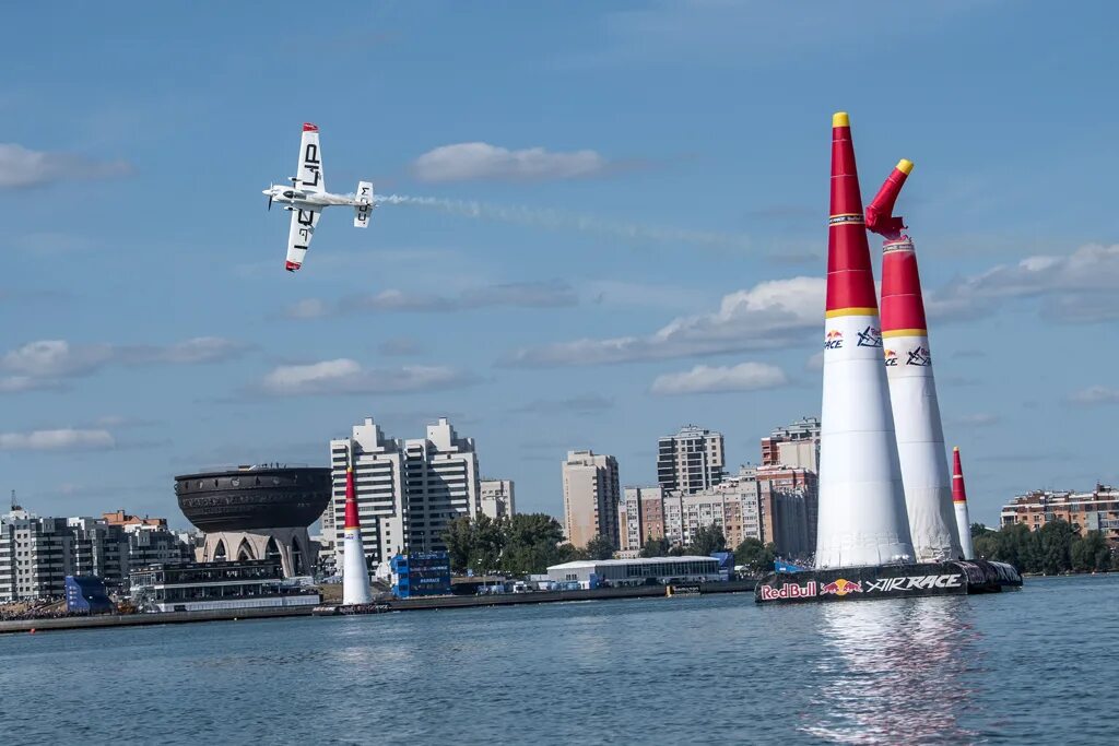 Red bull air. Ред булл казань. red bull air race. аир казань. казань с воздуха.