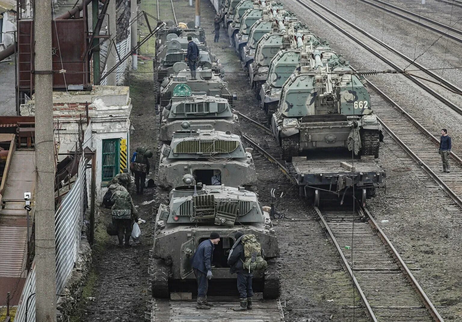 Операция на украине дата начала. Колонна военной техники. Украинская Военная техника. Военная техника Чернобыля. Колонна российских войск.