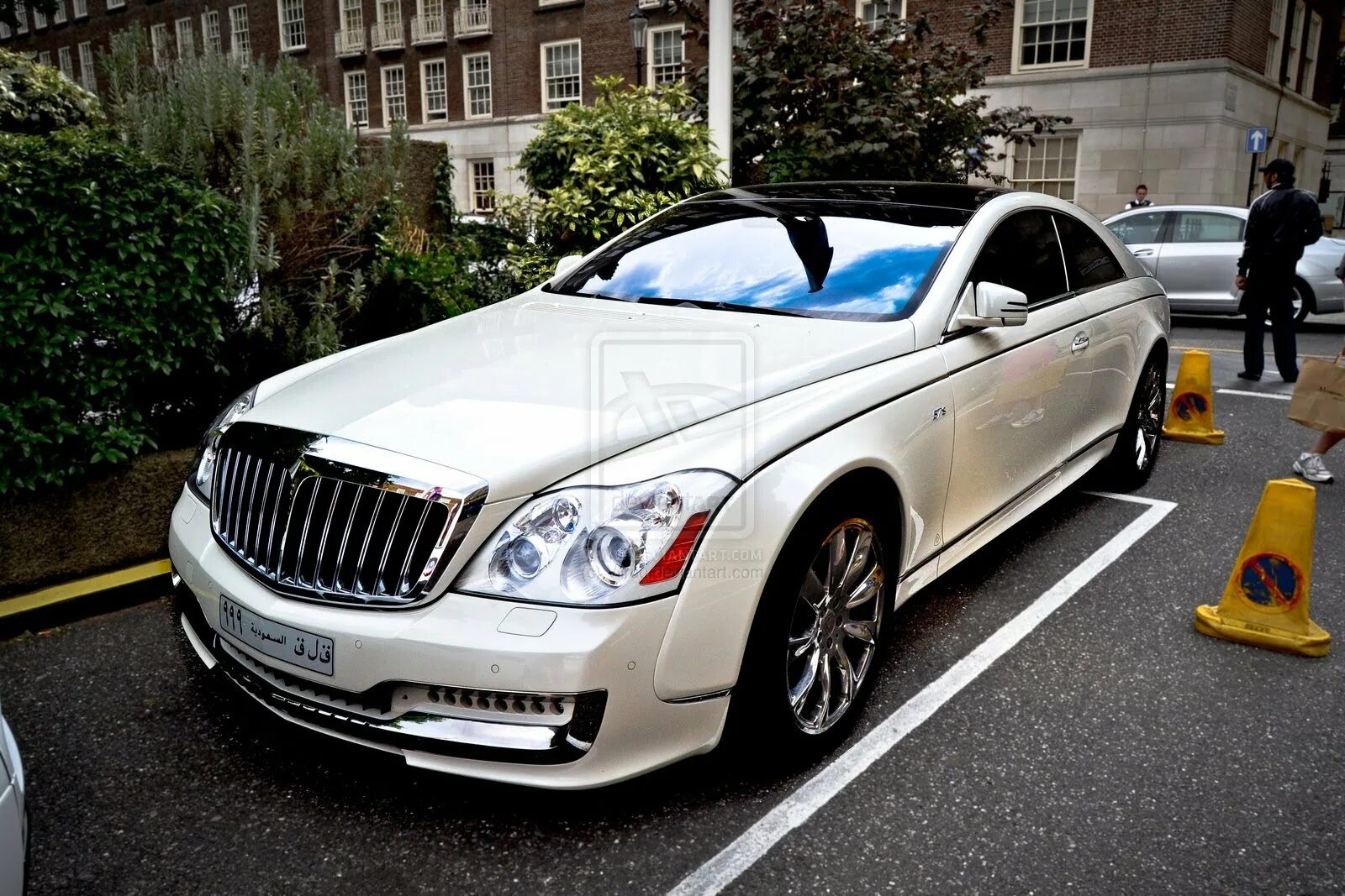 Майбах хамелеон. Maybach 57s. Мерседес Майбах 57s. Mercedes Benz Maybach 57s. Maybach 57.