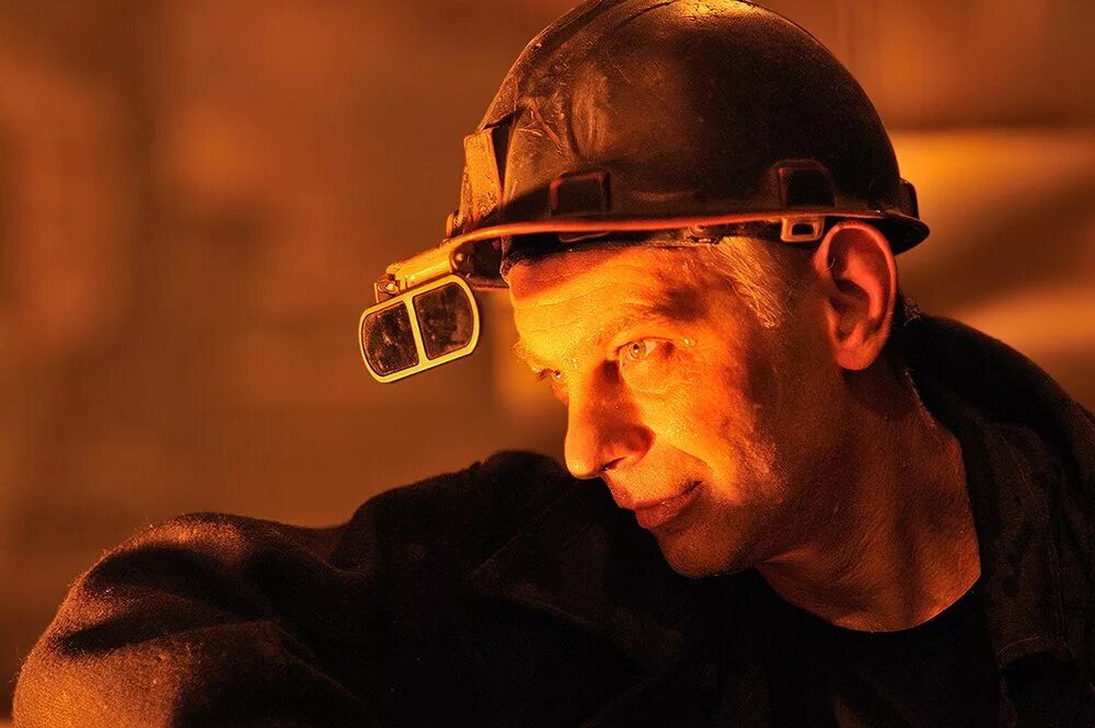 На дне я рабочий человек. Русский рабочий человек. Роман шаленкин. Клещ в пьесе на дне. На дне я рабочий человек.