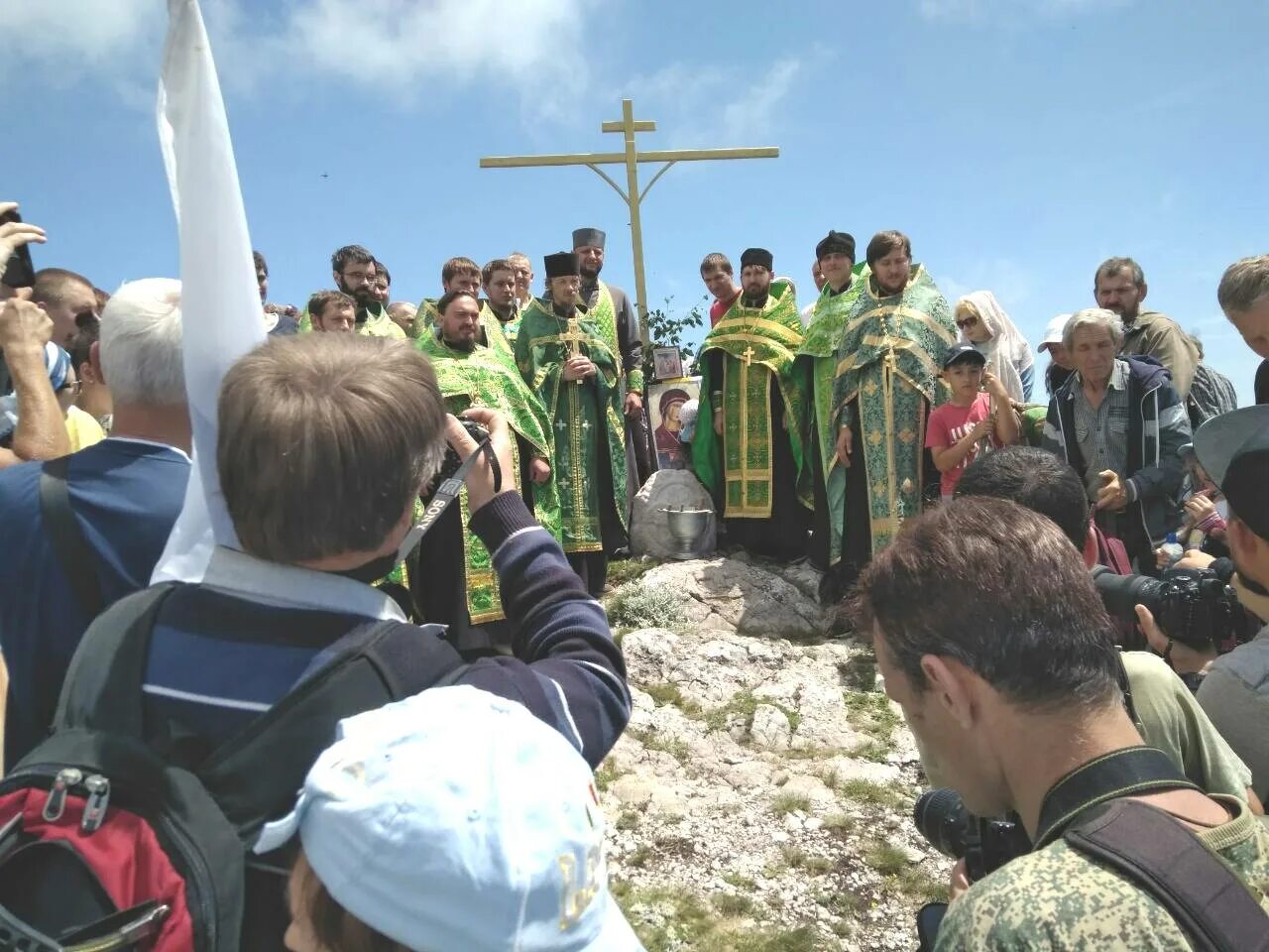 почему крестный ход против часовой стрелки