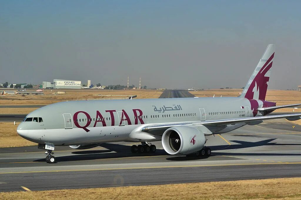 Боинг 777 200. Боинг 777 200 LR. 777-200lr. Боинг 777 200lr Катар. Боинг 777 200 Qatar Airways.
