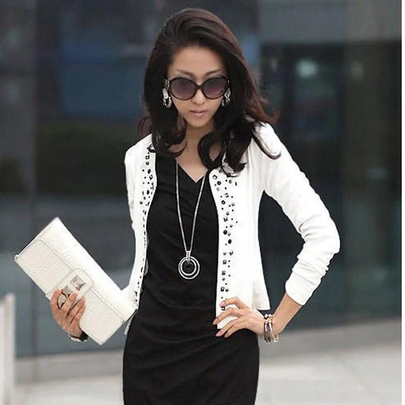 Пиджак женский под платье. Туфли под черное платье. Маленькое черное платье с пиджаком. Платье пиджак. Образы с серебристым пиджаком.