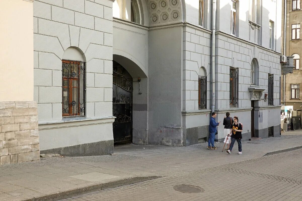 Лучший дом лучший двор конкурс. Детский дом в крыму. Курск сеймский округ управляющая компания директор. Проходной двор на петровке. Грин парк москва двор.