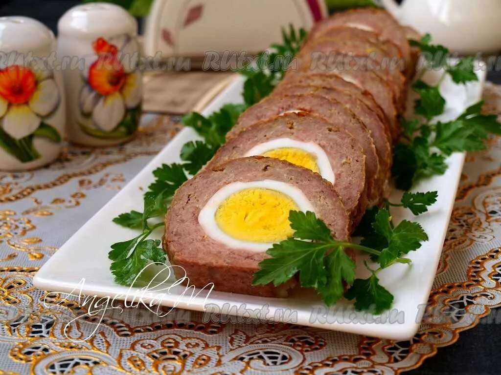 Мясной рулет с яйцом в духовке рецепт