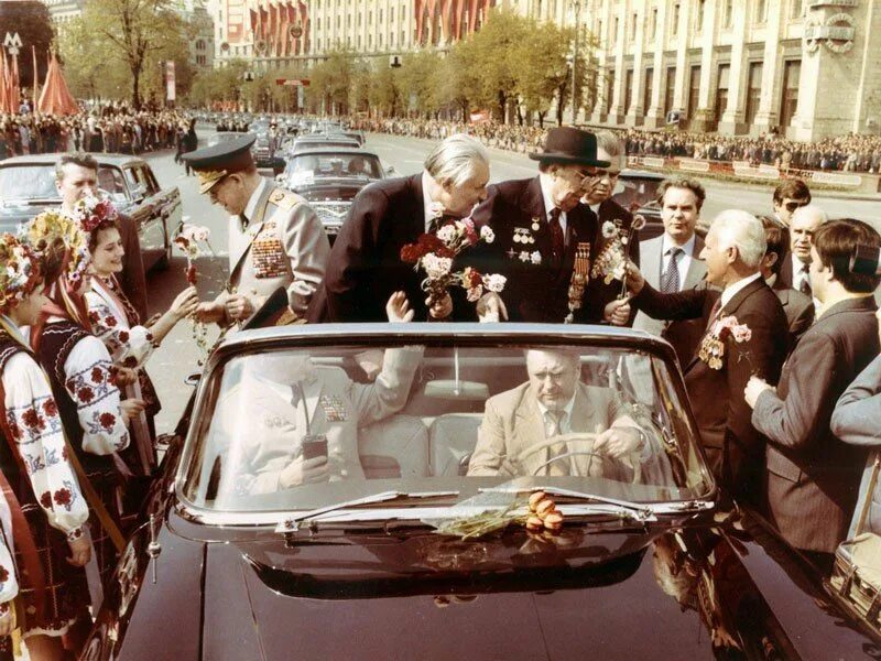 Создан в 1981 году. Л.и.брежнев в киеве 1981 г.