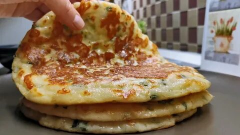 Лепешки на кефире с колбасой на сковороде