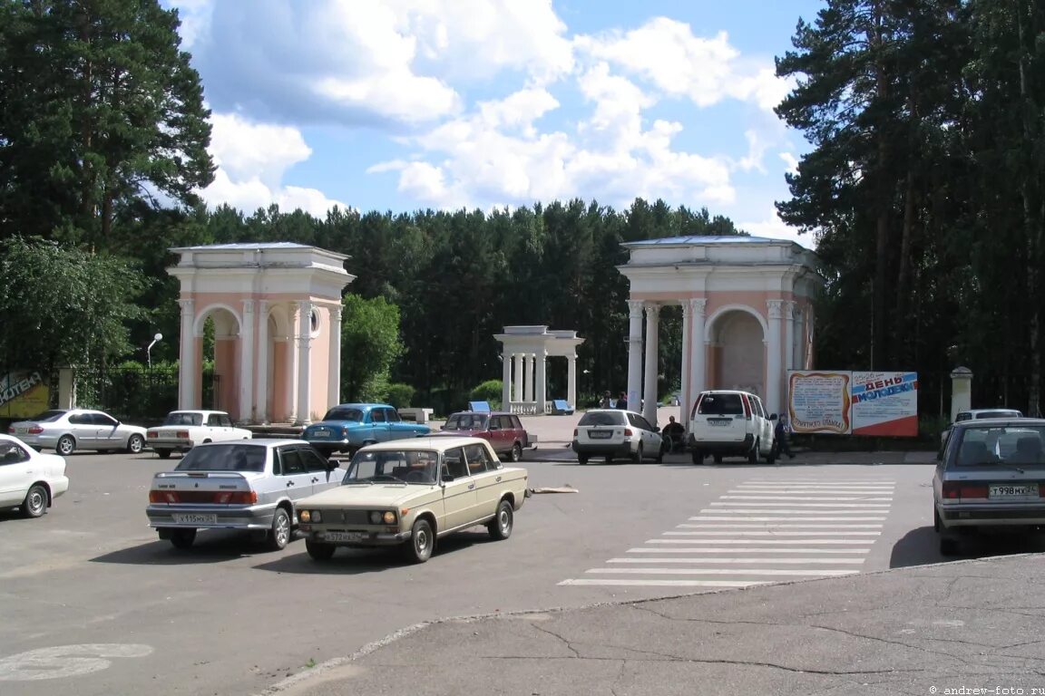 Услуги железногорск красноярский край. Красноярск-26 Железногорск. Парк Железногорск Красноярский край Лодочная станция. Парк города Железногорска Красноярского края. Железногорск Красноярск края.