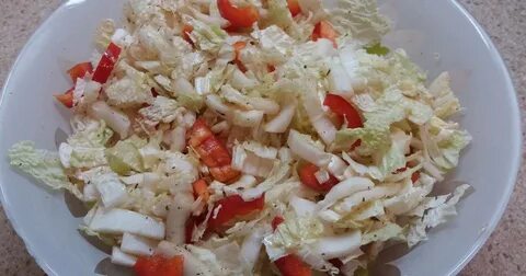 Пекинская капуста помидор копченая курица сыр