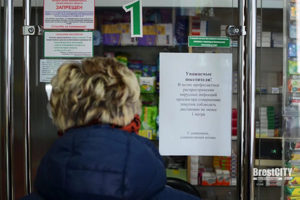 Лекарства в поликлинике. Выдача лекарств в поликлинике. Аптека выдача лекарств по рецепту. Бесплатные лекарства в аптеке.