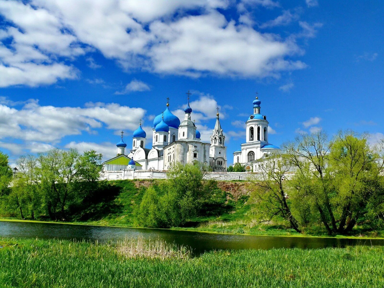 Золотое кольцо: Боголюбово, Свято-Боголюбский монастырь. Монастырь Боголюбского Суздаль. Достопримечательности золотого кольца россии фото