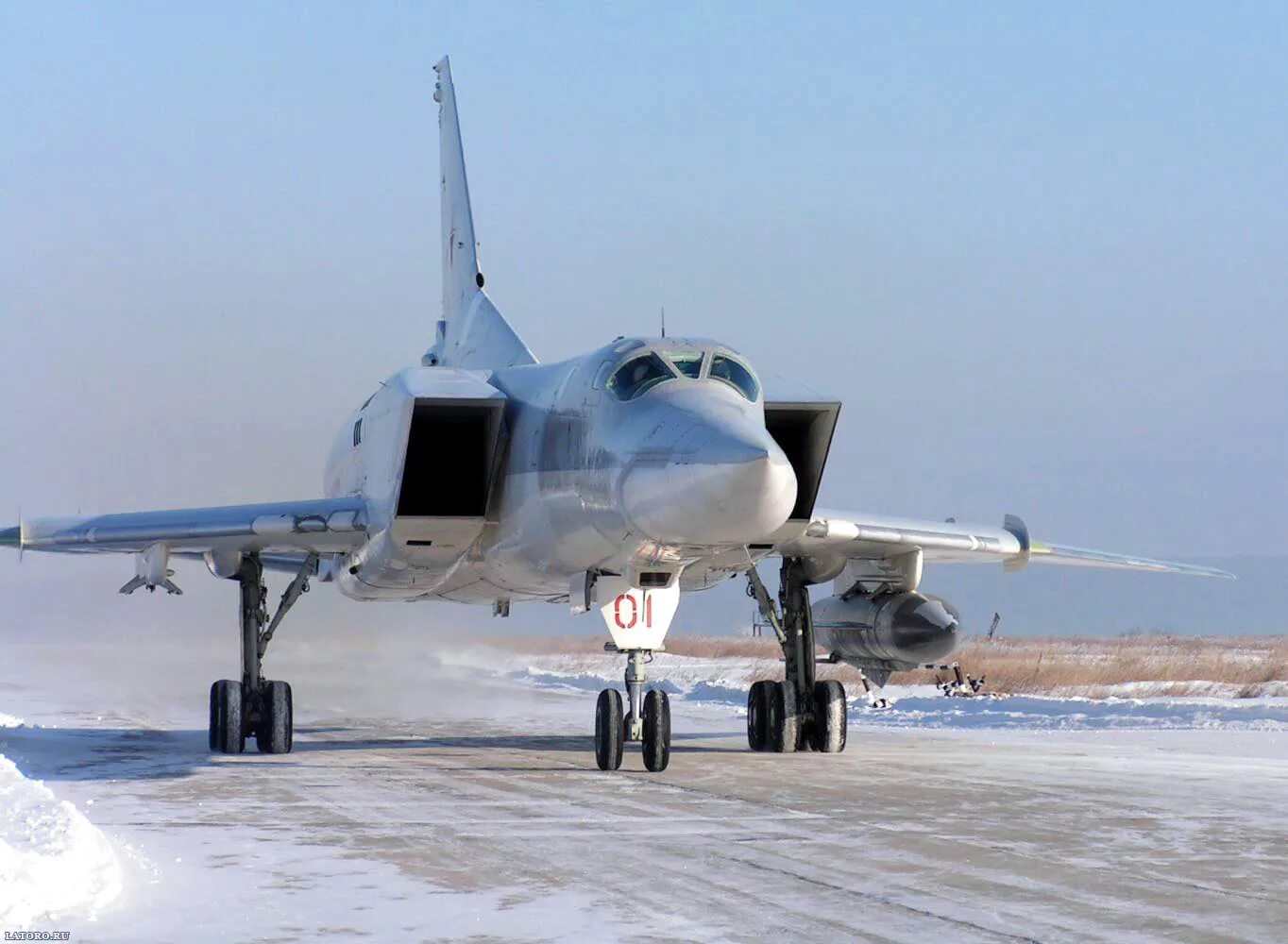Ту 22 количество в россии. Ту-22м3. Ту-22м3 сверхзвуковой самолёт. Воздухозаборник ту 22м3. Бомбардировщик-ракетоносец ту-22м3.