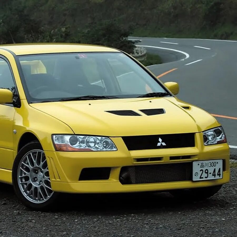 Mitsubishi lancer 1 поколение. Митсубиси лансер 10. Mitsubishi lancer evo 1. Mitsubishi lancer evolution 8 поколение. Мицубиси ланцер поколения.