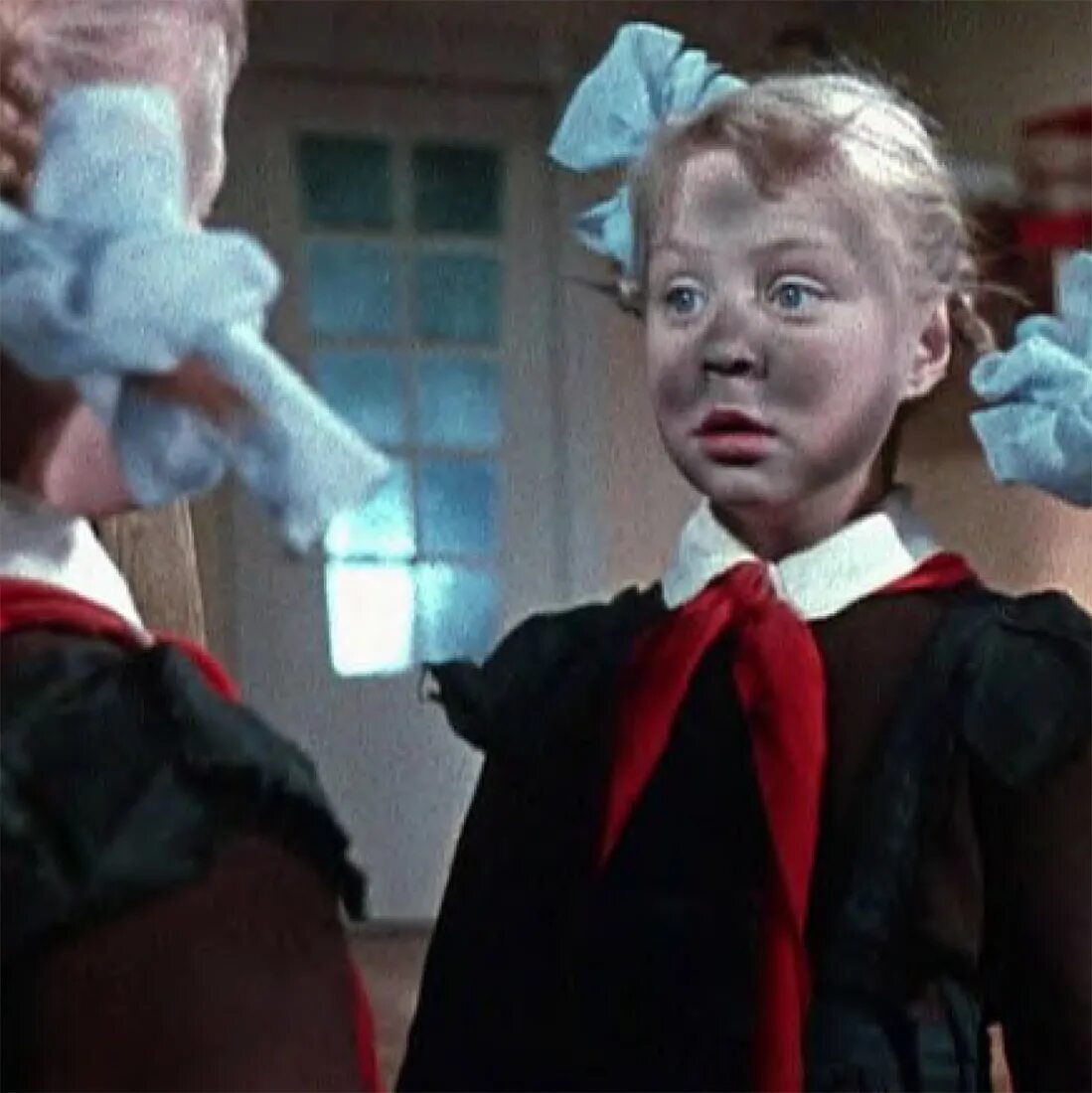 Форма правления в королевстве кривых зеркал. Форма правления в королевстве кривых зеркал. Королевство кривых зеркал нушрок. Мне нравится здесь в королевстве кривых. Мне нравится здесь в королевстве кривых.