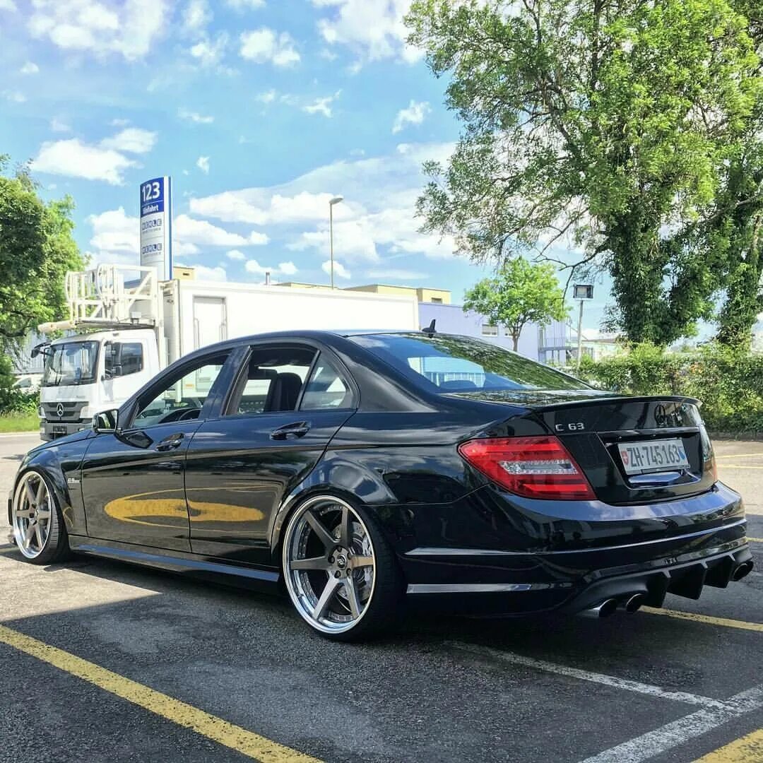 Mercedes c 2.0. Мерседес-Бенц c63 AMG. Mercedes Benz c63 AMG w204. Мерседес ц 63 АМГ. Мерседес 211 63 АМГ.