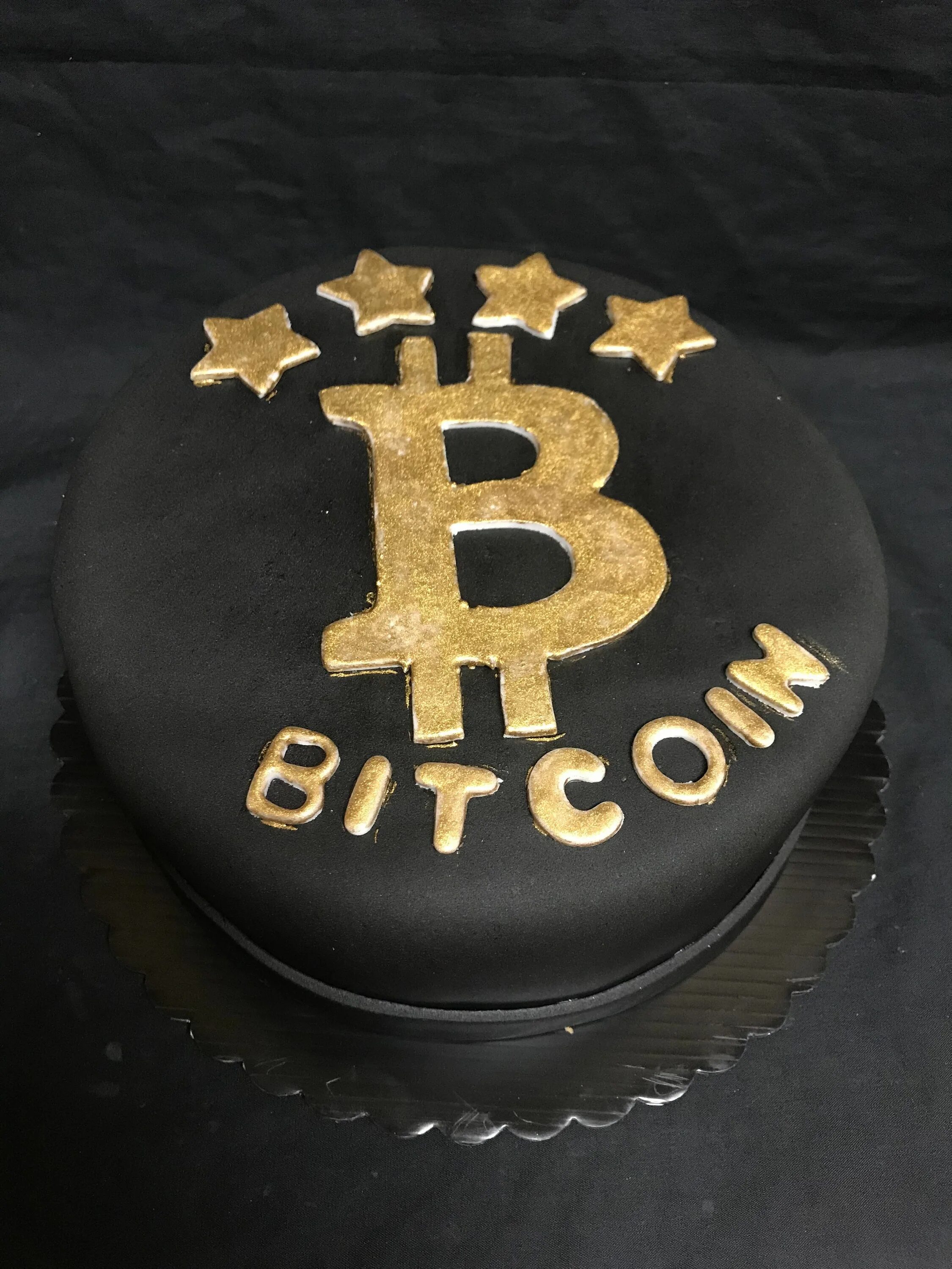 Криптовалюты цена cake. Торт биткойн. Торт с биткоином. Торт криптовалюта. Торт с криптовалютой.