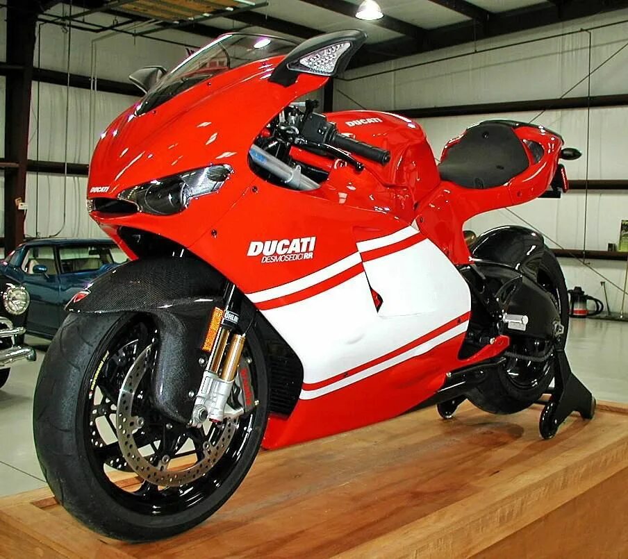 Купить мотоцикл в рязанской. Мотоцикл Ducati Desmosedici RR. Ducati 989. Мотоцикл Ducati Desmosedici. Ducati 1000rr.