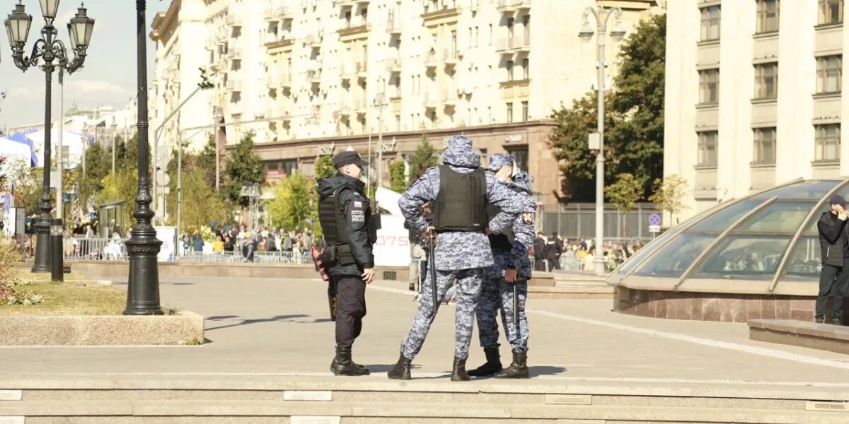 Омон прибыл в крокус через. Силовики. Силовые структуры.