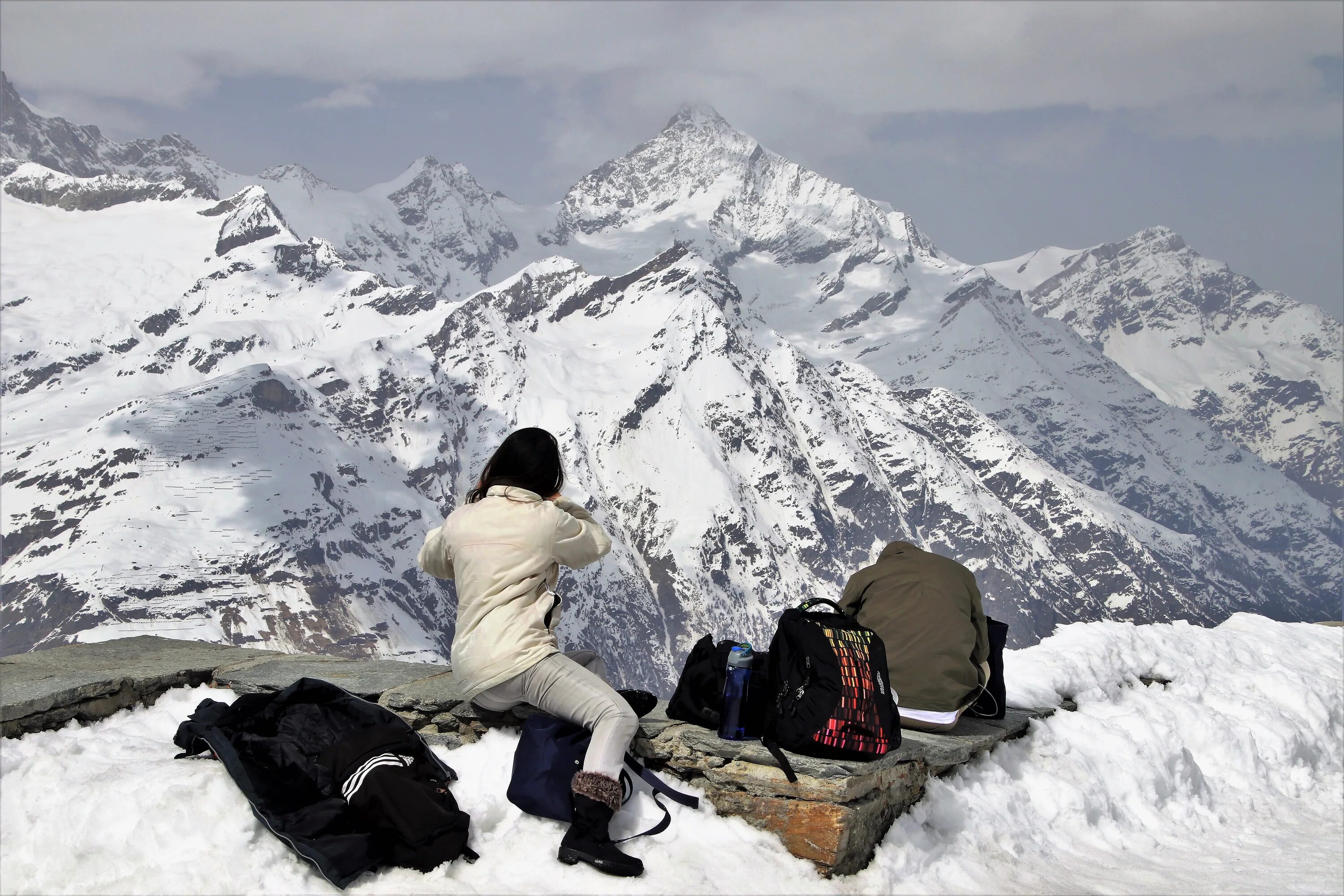 Условия жизни человека в горах. Горы туризм. Фотосессия в горах. Поход в снежные горы. Зимние походы в горы.