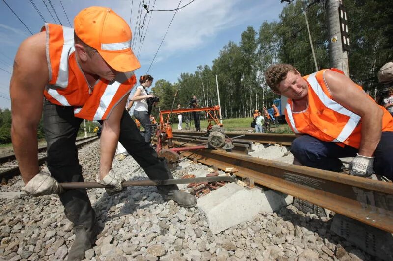 Полосухинская дистанция пути ПЧ-35. Монтер Путеец. Монтер пути РЖД. Работник железной дороги. Кто обязан проводить осмотр дистанции пути