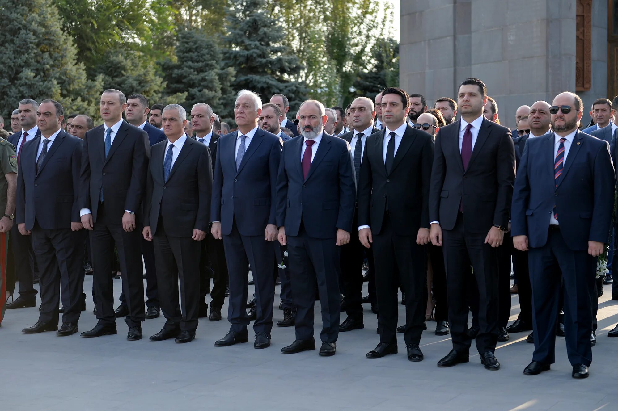 Политикам армения. Армения политика. Политикам армения. Министр экономики армении. Масис маилян.