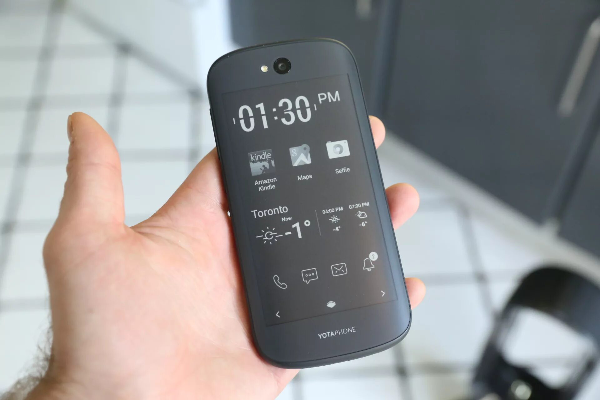 Российский смартфон как называется. Смартфон с eink дисплеем.. смартфон eink 2025. yotaphone 6. смартфон с электронными чернилами.
