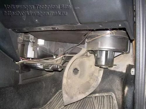 Замена радиатора печки 5 - Volkswagen Passat Variant (B3), 2 л., 1992 года своим