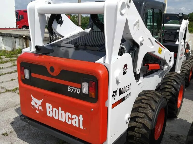 Купить мини погрузчик бобкэт. Бобкэт s770. Мини-погрузчик Bobcat s770. Бобкэт 770. Погрузчик Bobcat 770.