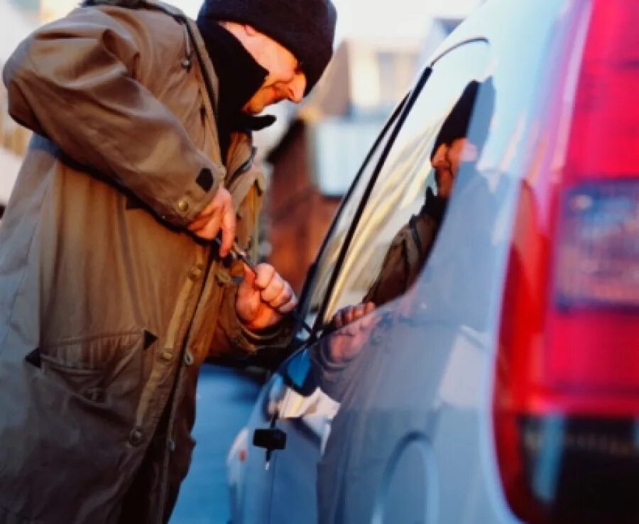 угнал автобус фильм. угон машины. пацаны на жигулях. молодые люди угнали. угнал автомобиль.