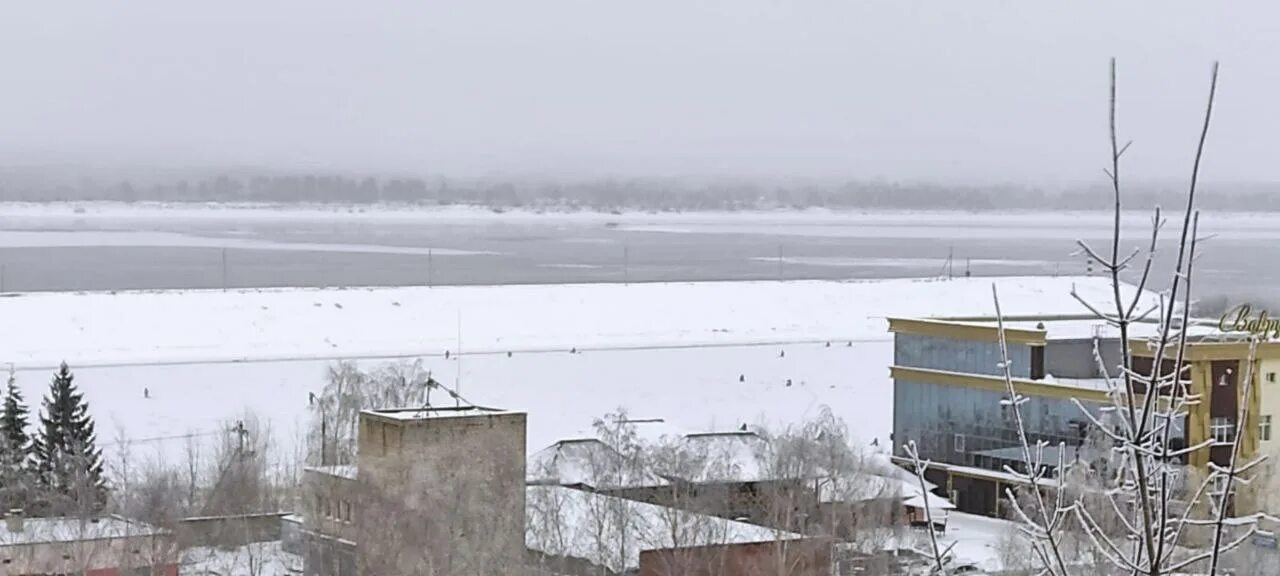 Рыбаки Чувашии. Волга в Чебоксарах и рыбаки. В Новочебоксарске оторвало льдину с рыбаками. Рыбаки на оторвавшейся льдине. Погода новочебоксарск по часам