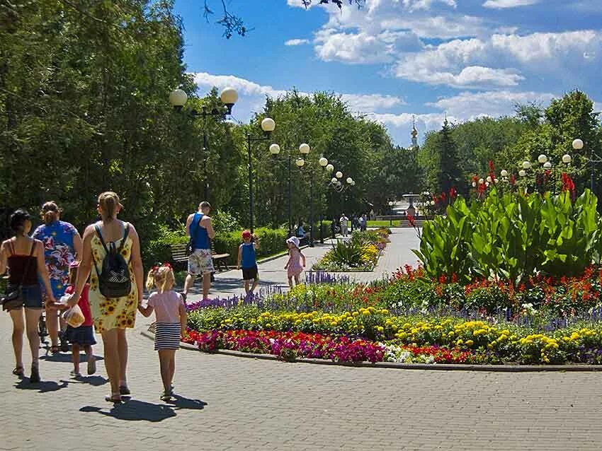 Камышинский городской парк. Качели парковые. Парк текстильщиков камышин. Город камышин городской парк. Парк культуры камышин.