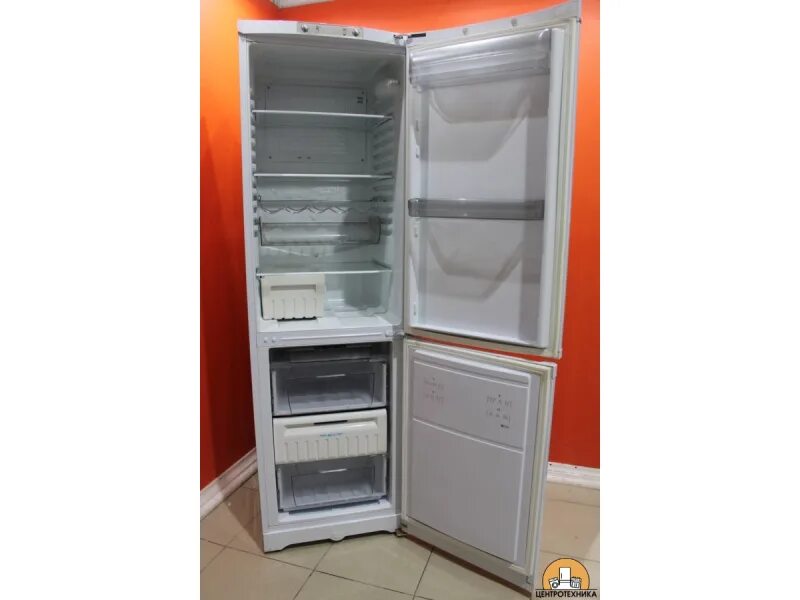 Холодильник hotpoint ariston двухкамерный. Аристон мва 2200 фото. Аристон 2200. Аристон 2200. Холодильник ariston mba 1200v.
