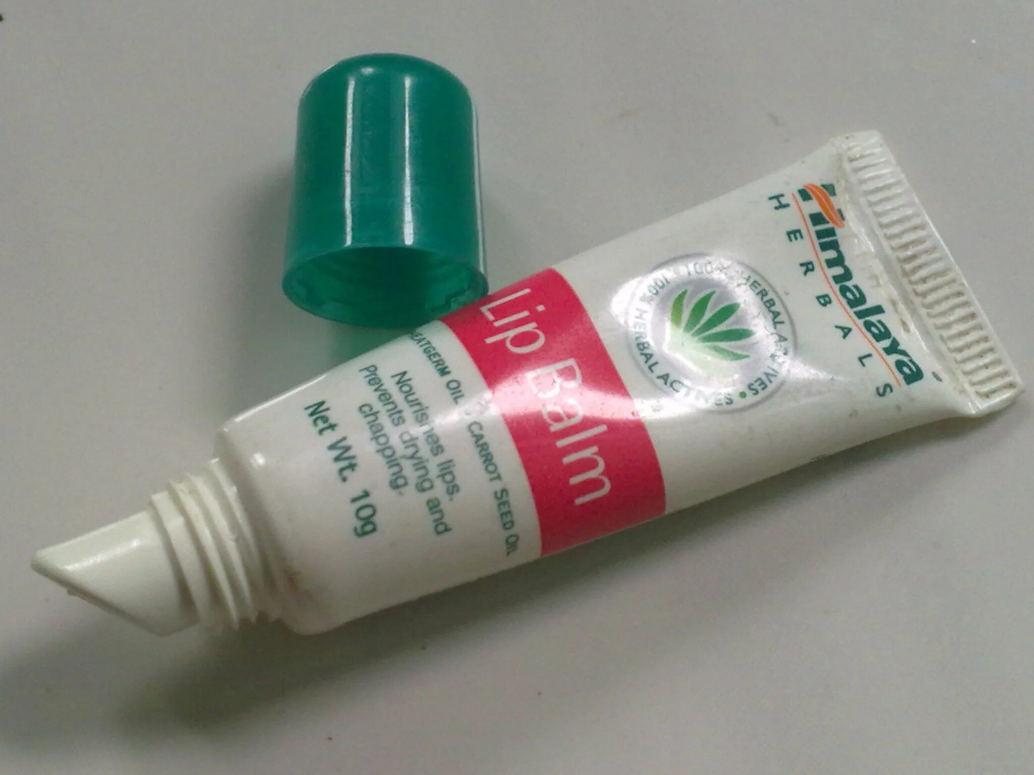 бальзам от сухости губ. гигиенический бальзам для губ himalaya. бальзам от сухости губ. Avon color trend бальзам. мазь от сухости губ.