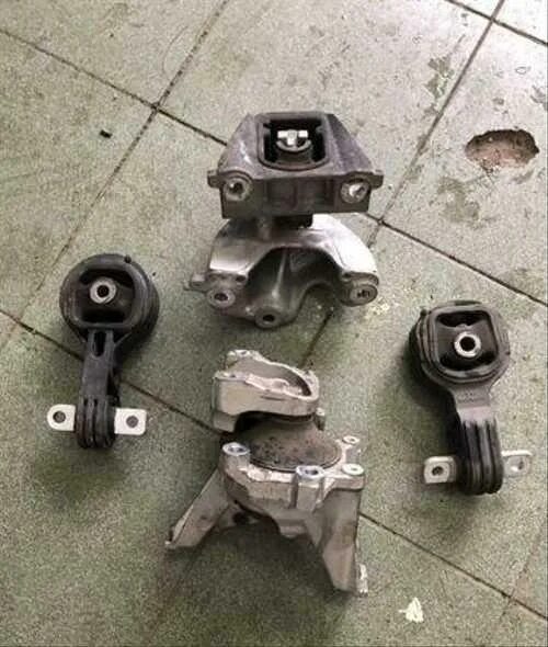 Подушка двигателя crv rd1 b20b. Задняя опора двигателя хонда срв 3. Подушка двигателя хонда црв. Подушка двигателя хонда црв. Подушка двигателя honda crv rd1.