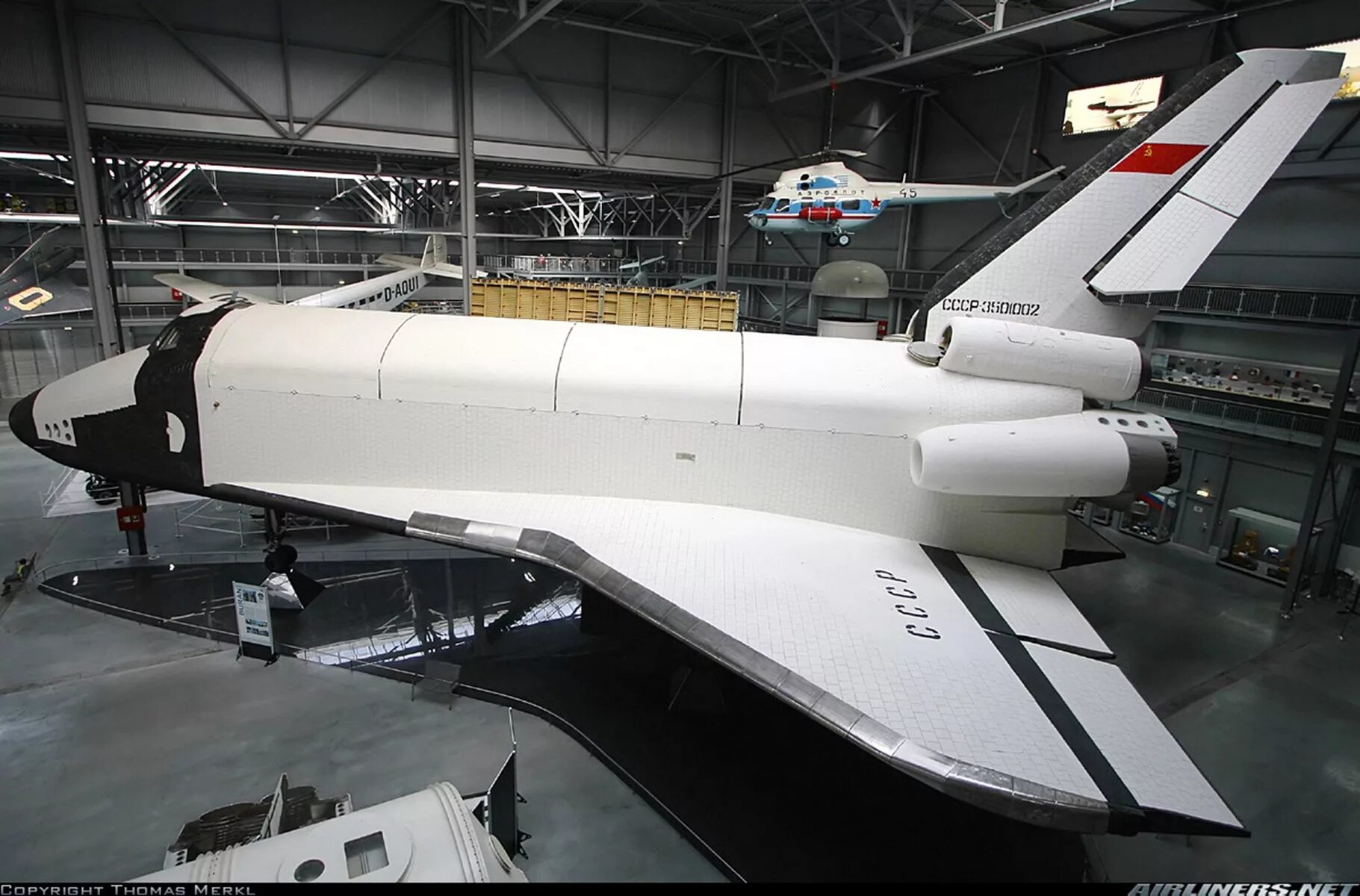 Как назывался многоразовый космический корабль. Космический корабль Буран. Космический шаттл Буран. Буран космический корабль 1988. Челнок Буран.