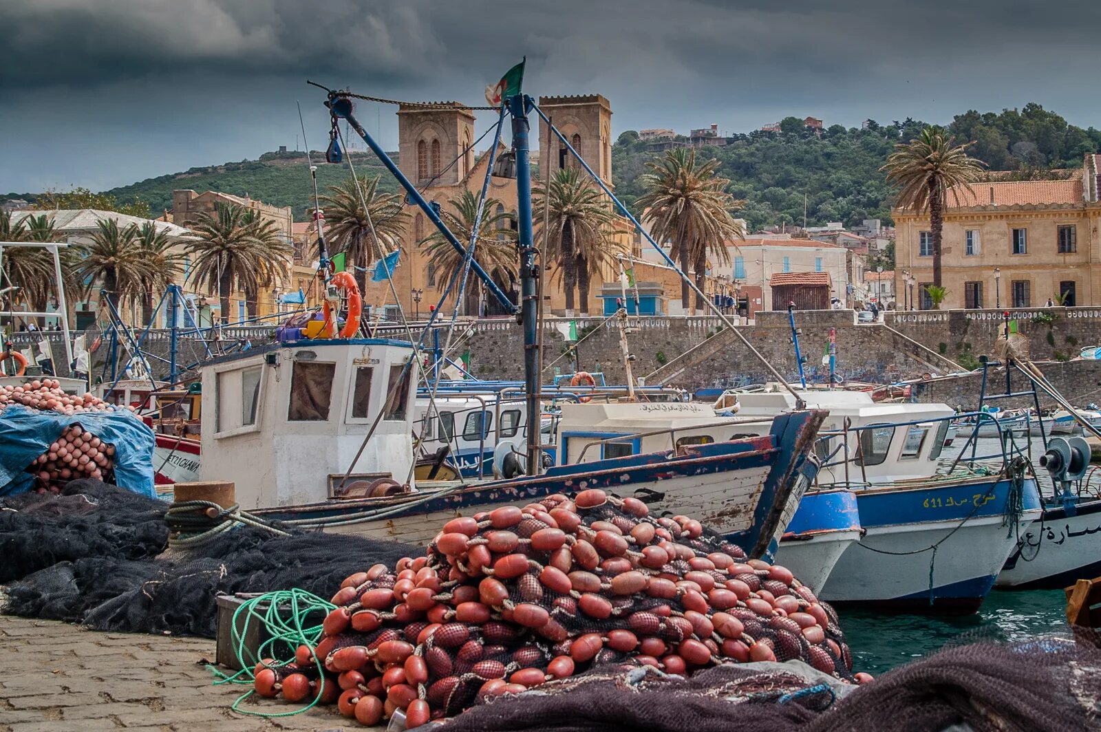 Город порт в алжире. El Kala Алжир. Буира Алжир. Кеф по городу. Oued Melouiya.