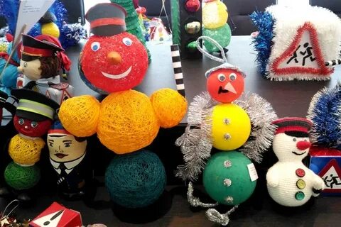Елочная игрушка дорожное движение