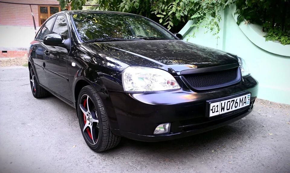 Решетка лачетти. Решетка шевроле лачетти седан. Решетка лачетти. Лачетти седан черная решетка. Решетка лачетти.