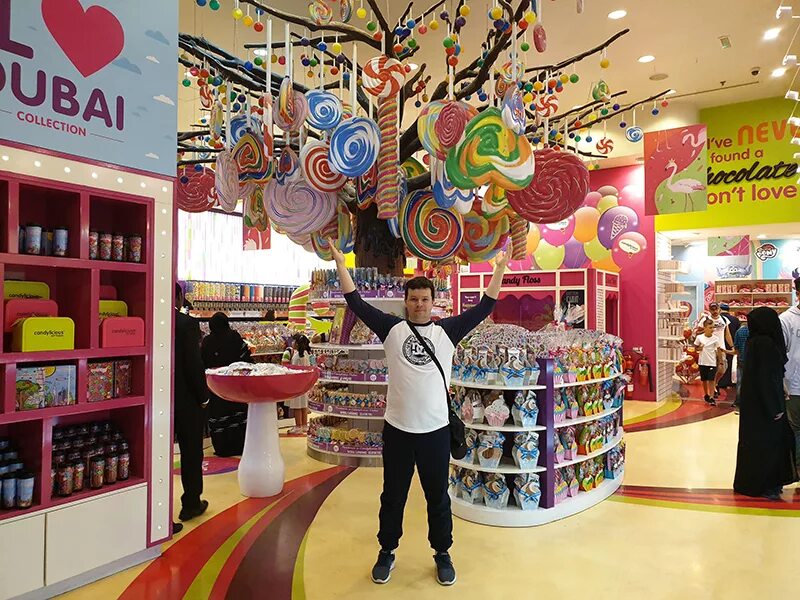 Candy collection. Дубай Молл магазин сладостей. Dubai Mall магазин сладостей. Магазин сладостей в Дубай молле. Дубай Молл самый большой магазин сладостей.