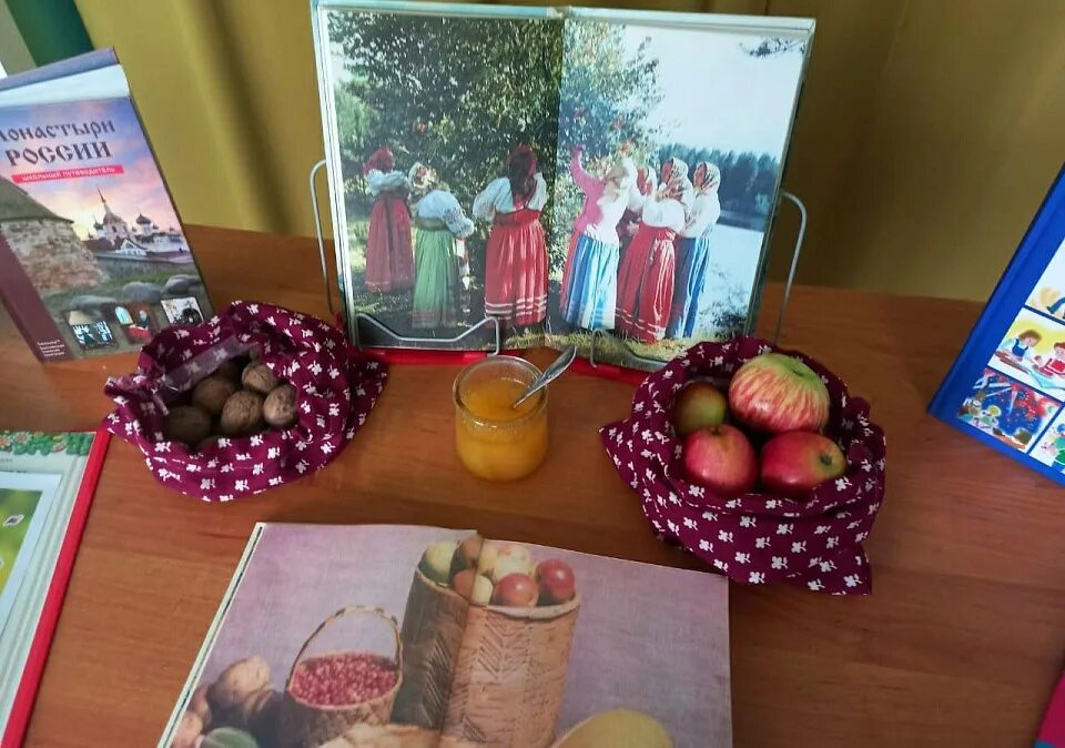 Что делают на яблочный спас дома. Три спаса. сегодня яблочный спас. таро яблочный спас. праздник трех спасов.